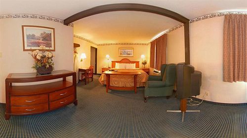 Super 8 By Wyndham Hotel 2*